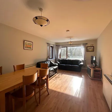 Peaceful 20 Min Walk To Town